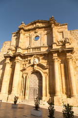 Fototapeta na wymiar facciata di antica chiesa nel centro della città di Mazara del Vallo
