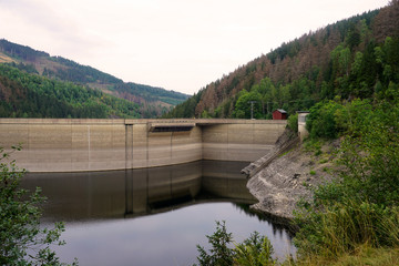 Die Staumauer der Okertalsperre im Harz