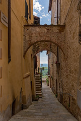 Fototapeta na wymiar Altstadt von Montepulciano in der Toskana in Italien 