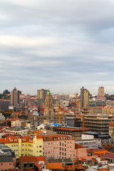 Naklejka premium Panoramica o Skyline de la ciudad de Oporto, en el pais de Portugal