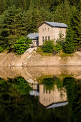 Fototapeta na wymiar old house in the mountain lake
