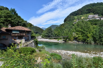 Clanezzo, Antico Porto Fluviale e Passerella sul fiume brembo, in val brembana, Bergamo, Lombardia, Italia