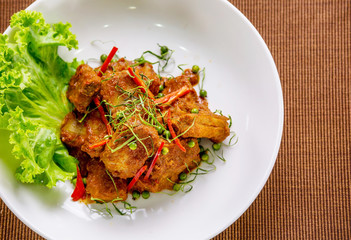 Stir fry pork rib with red curry