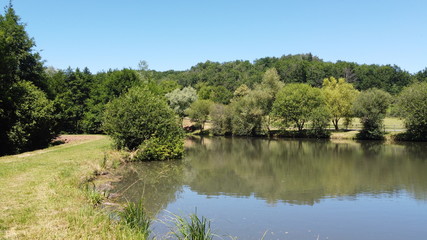 Balade au bord du lac, Auvergne, France