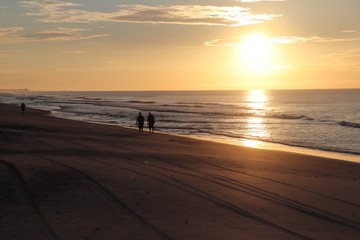 Fototapeta na wymiar sun rising on the beach