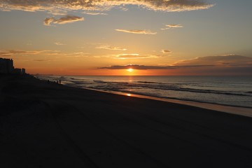 Fototapeta na wymiar twilight sunrise at the beach
