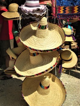 Caratteristici sombreri in una bancarella  in Messico