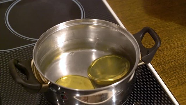 Sterilization of Jar Lids in boiling water - (4K)