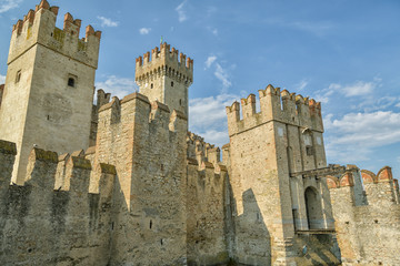 Fototapeta na wymiar Castle Sirmione on beautifiul lake Garda in northern Italy