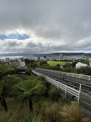 Rail d'un tramway et paysage urbain à Wellington, Nouvelle Zélande	