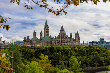 Fototapeta na wymiar Parliament Hill, Ottawa, Rideau canal in Autumn. Cloudy sky