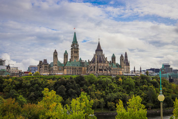 Fototapeta na wymiar Parliament Hill, Ottawa, Rideau canal in Autumn. Cloudy sky