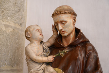 A statue of Saint Anthony of Padua with Infant Jesus. St Martin's Cathedral in Bratislava, Slovakia. 2020/05/20.  - obrazy, fototapety, plakaty