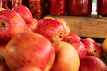 Maçãs vendidas na feira de rua