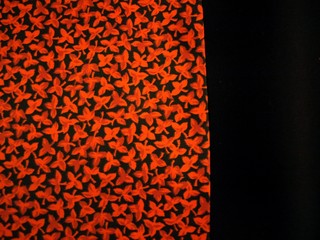 orangegemusterter Stoff