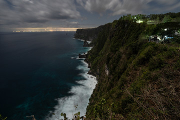 Fototapeta na wymiar Night-time cliff view in nusa penida bali indonesia