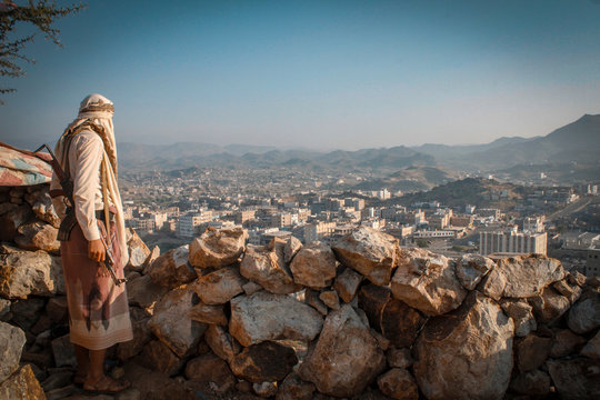 Taiz / Yemen - 02 Nov 2016: Soldier fighting in the ranks of the legitimate army against Al-Houthi militia in the
West of Taiz City, Yemen.