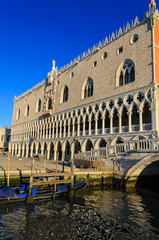 Obraz premium Doge's Palace (Palazzo Ducale).Ornate Gothic palace buildings hosting exhibitions with duke's rooms, prison & armoury tours.Venice.Italy 