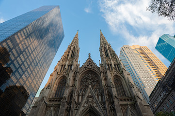 Fototapeta na wymiar Facade of St Patrick's cathedral at New York
