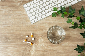 Taking medication at work. Take medicine at the desk.　仕事中の薬の服用。デスクで薬を飲む。