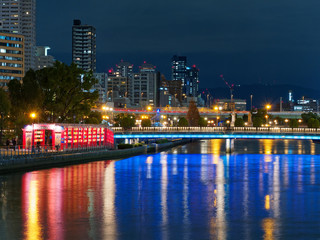 水都大阪 淀屋橋から見るライトアップされた栴檀の木橋