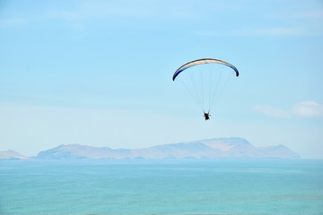 Fototapeta na wymiar paraglider over the sea in Lima