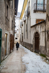 Fototapeta na wymiar pictorial old streets of the Italian villages of Scanno