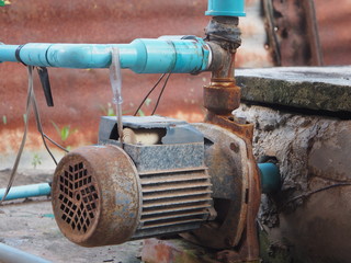 The old rusty electric motor can still be used.
