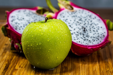 Fresh apple & Dragon fruit 