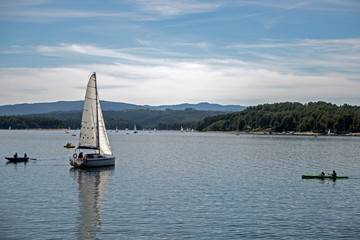 Żaglówki na zalewie © Wojciech