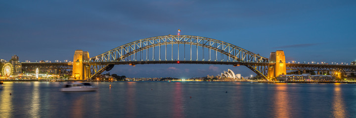 Fototapeta na wymiar Sydney Opera House and Harbour Bridge during Sunset