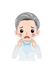 白衣を着た白髪の女性