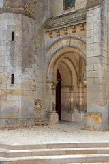 Château d'Oléron. Portail d'entrée de l'église Notre-Dame de l'Assomption. Charente-Maritime....