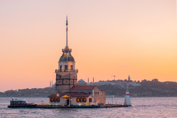 Obraz premium Istanbul view of the maiden tower, beautiful view