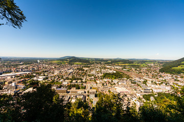 Fototapeta na wymiar Aussicht vom Kapuzinerberg auf die Stadt Salzburg