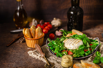 Grilled camembert with delicious salad