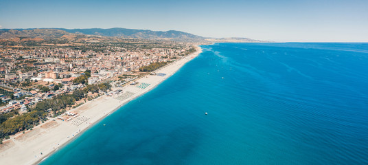 Locri vista aerea in Estate