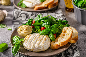 Grilled camembert with delicious salad