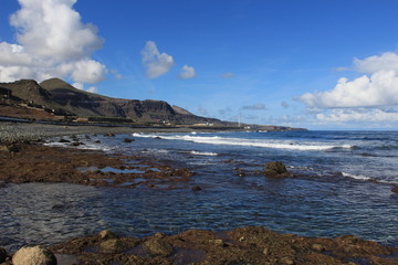 Fototapeta na wymiar view of the coast of the atlantic ocean