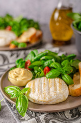 Grilled camembert with delicious salad
