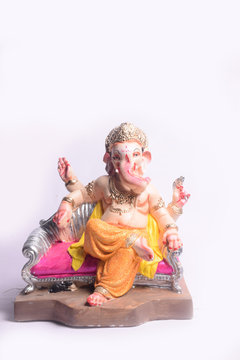 ISOLATED LORD GANESHA SCULPTURE PICTURE IMAGE 