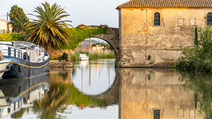 Alte Brücke über den Canal du Répudre, Ginestas, Occitanien, Frankreich