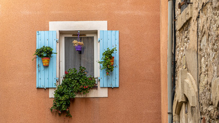 Fototapeta na wymiar Mediterrane Hausfassade, Südfrankreich, Occitanien, Frankreich