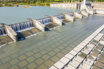 small dam in the daytime