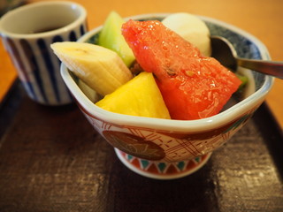 フルーツたっぷりのクリームあんみつ