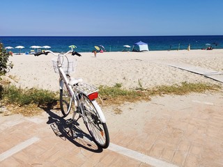 Fototapeta premium bicycle on the beach