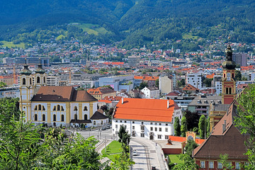 Innsbruck mit Wiltener Basilika, Tirol, Österreich