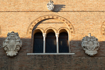 Finestra a Treviso - edificio storico e architettura del centro storico della città