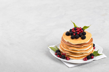 pancakes with berries