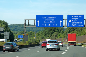 Autobahn 1, Hinweistafel auf der Höhe Westhofen